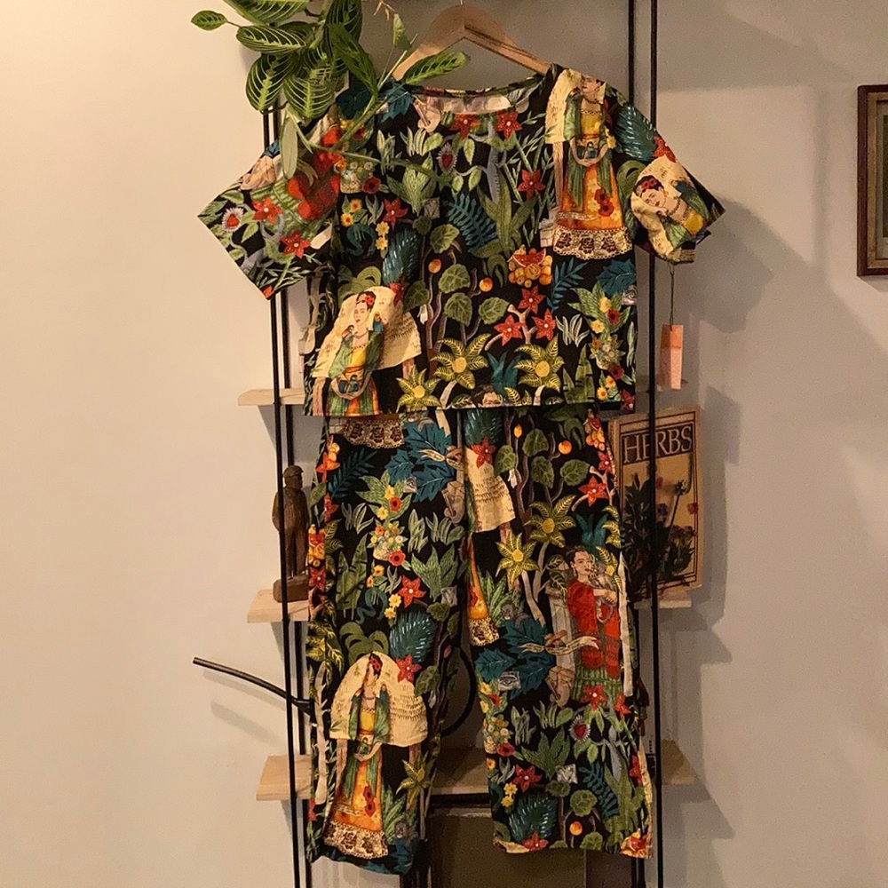 incredible frida kahlo matching set jungle! Barely worn